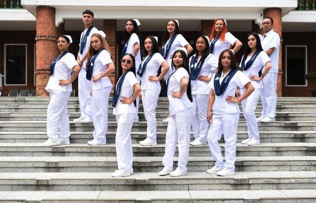 Escuela para Auxiliares de Enfermería San Rafael 8 Grados Promoción 116
